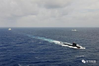 习近平主席走进我们战位丨背负重托 挺进深海