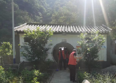 沙河乡鹰嘴石村：驻村工作队变身“保洁员”，守护美丽乡村