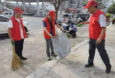 清洁房县迎“七一”  政法干警在行动