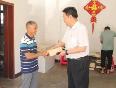 县教育局开展“七一”走访慰问党员活动