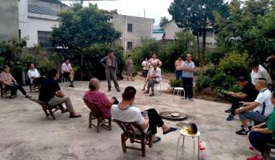 白鹤镇民政办结合殡葬改革，持续开展“下察解暖”活动