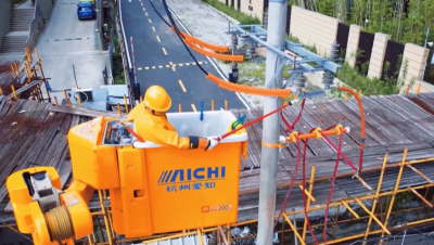 《坚守一线迎“烤”验》