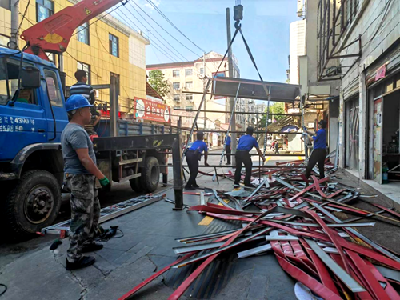 【创文动态】城管执法局开展户外广告专项整治