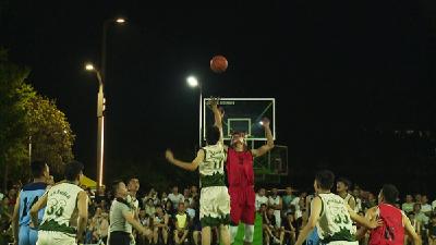 房县庆“八一”第十六届“双拥”杯军地篮球赛开幕