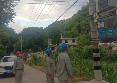 军店镇：烈日炎炎保供电