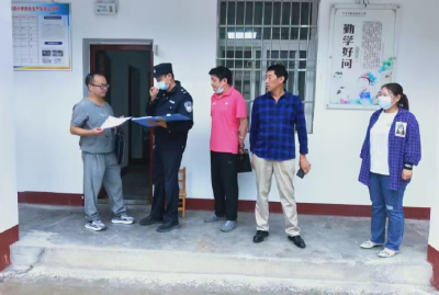 尹吉甫镇开展秋季开学前校园安全大检查