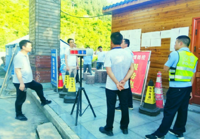 县政府办驻村工作队：扎牢防控道道关 守护区域边界线
