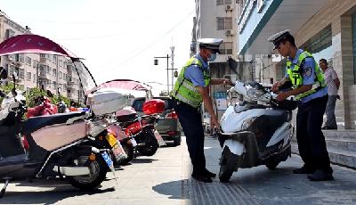 ​房县公安交警大队“三化”措施 严管创文“示范路”交通秩序