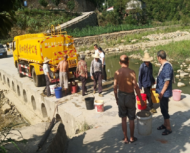 青峰镇:全力以赴抗旱保供水