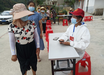 青峰镇：凝心聚力抗疫情，人大代表在行动