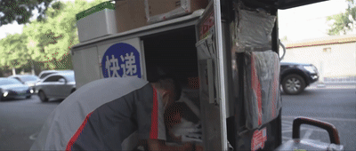 我与总书记“同框”丨努力做一只“勤劳的小蜜蜂”