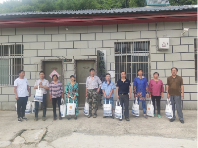 县总工会：盛夏送清凉  助力乡村振兴