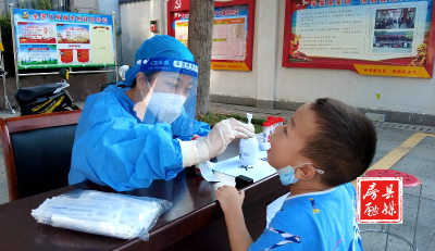 【战高温 战疫情】房县核酸检测现场：我们齐心协力凝聚起战胜疫情的强大合力