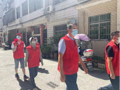万峪河乡财政所全体党员干部下沉包联村开展疫情防控“大排查”