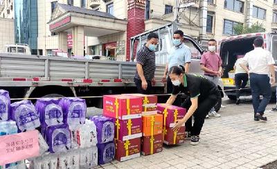 房县商贸企业向防疫一线捐赠物资