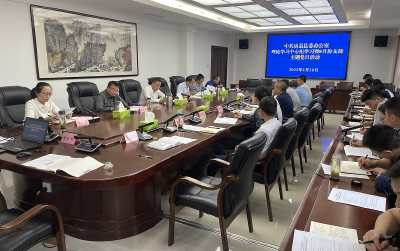 林云国为县委办党员干部讲廉政党课