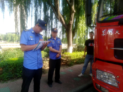 房县城管：严格执法 有效治理道路扬尘