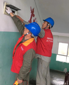 军店镇供电所：主动上门服务 保驾护航“开学季”