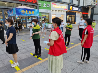 房县：干部下沉社区 助力疫情防控