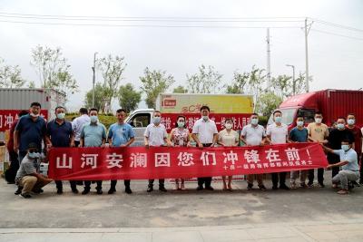 邹莉带领爱心企业慰问防疫一线人员