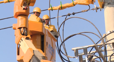 【高温下的坚守】国网房县供电公司电力工人：挥汗如雨 守护万家清凉