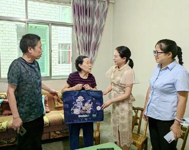 中国邮储银行房县支行联合县退役军人事务局走访慰问烈士遗属