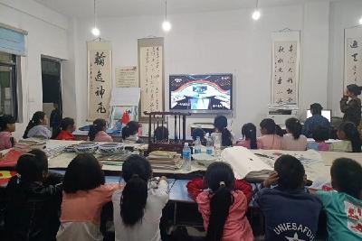九道乡中小学组织观看《开学第一课》  