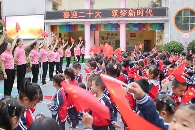 房县幼儿园开展“迎国庆  庆重阳”活动