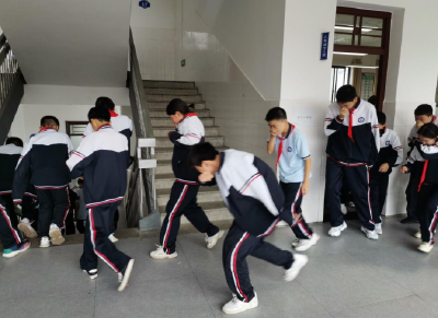 城关一中举行消防疏散演练活动
