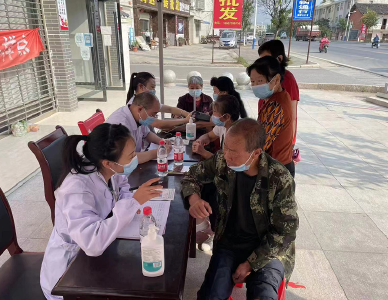 县皮防所开展“服务百姓健康行动”免费义诊活动