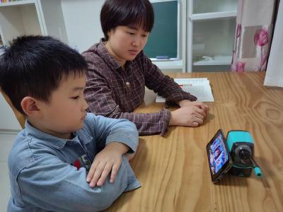 县实验小学组织收看《开学第一课》