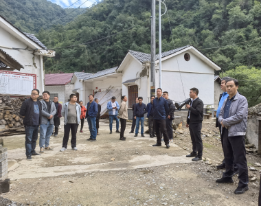 上龛乡召开第三季度党建工作培训会暨“共同缔造”现场拉练会