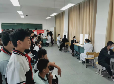 做好视力防控  照亮未来人生 ——房县城关一中1200余名学生进行视力筛查