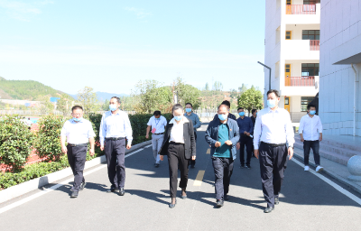 王玲到房县思源实验学校检查国庆节前安全稳定工作