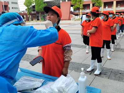 房县思源实验学校：全员核酸检测 筑牢新学期疫情防线