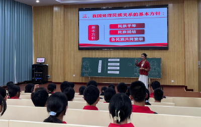 房县县委统战部检查指导化龙中小学民族团结进校园工作