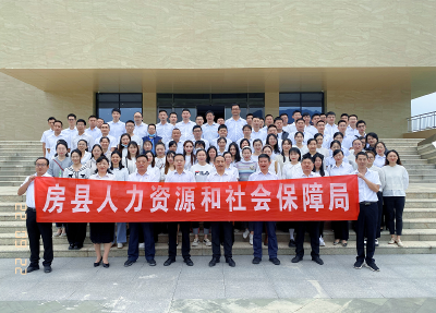 县人社局：组织参观“诗廉房县”廉洁文化楹联展