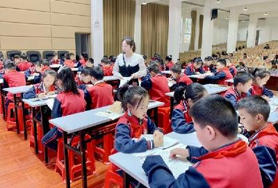 房县天明小学举行“聚焦新课标，赋能新课堂”教学研讨活动