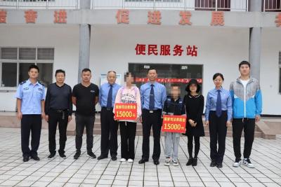 房县检察院为困难儿童送去救助金