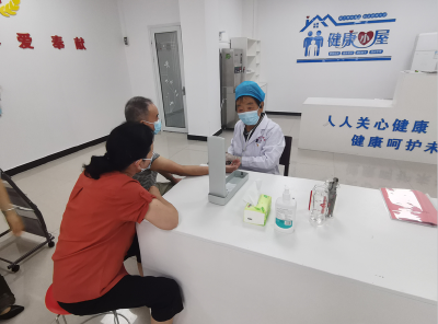 房县城关镇：68岁“健康小屋”志愿者守护“家门口的健康”