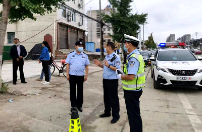 房县公安交警：多措并举全力护航秋季开学