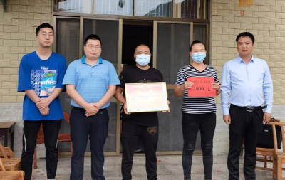 尹吉甫镇开展走访慰问现役军人家属活动