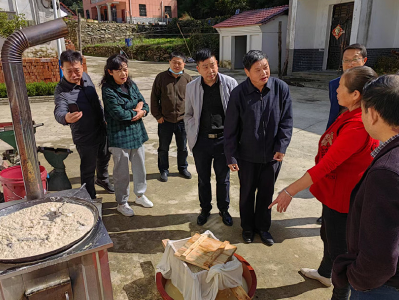 总有牵挂在心头  点滴皆是为民情 ——人社局党组扎实开展“下察解暖”实践活动