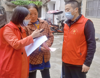 县发改局：“敲门行动”贴近文明群众“心门”