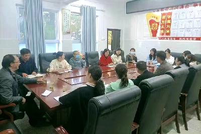  县教育局对新任教师进行走访慰问