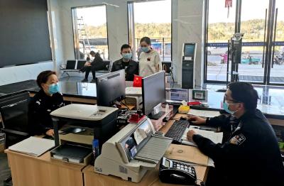 让群众“少跑路” 房县19个派出所公安户籍业务入驻乡镇便民服务大厅