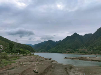 青峰镇：碧翠湖“缩水” 青山依旧在