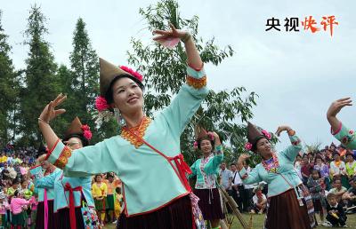 【央视快评】在党的旗帜下团结成“一块坚硬的钢铁”