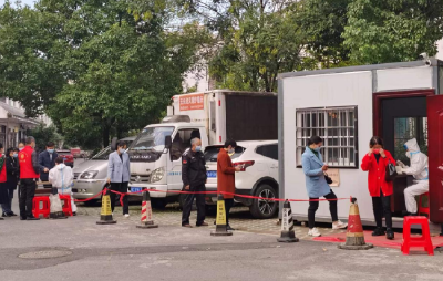 县政法委：实打实下沉社区站好防疫岗   心贴心包联小区彰显担当