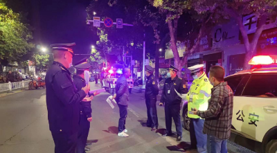 房县城管：整治经营环境 推进划行归市